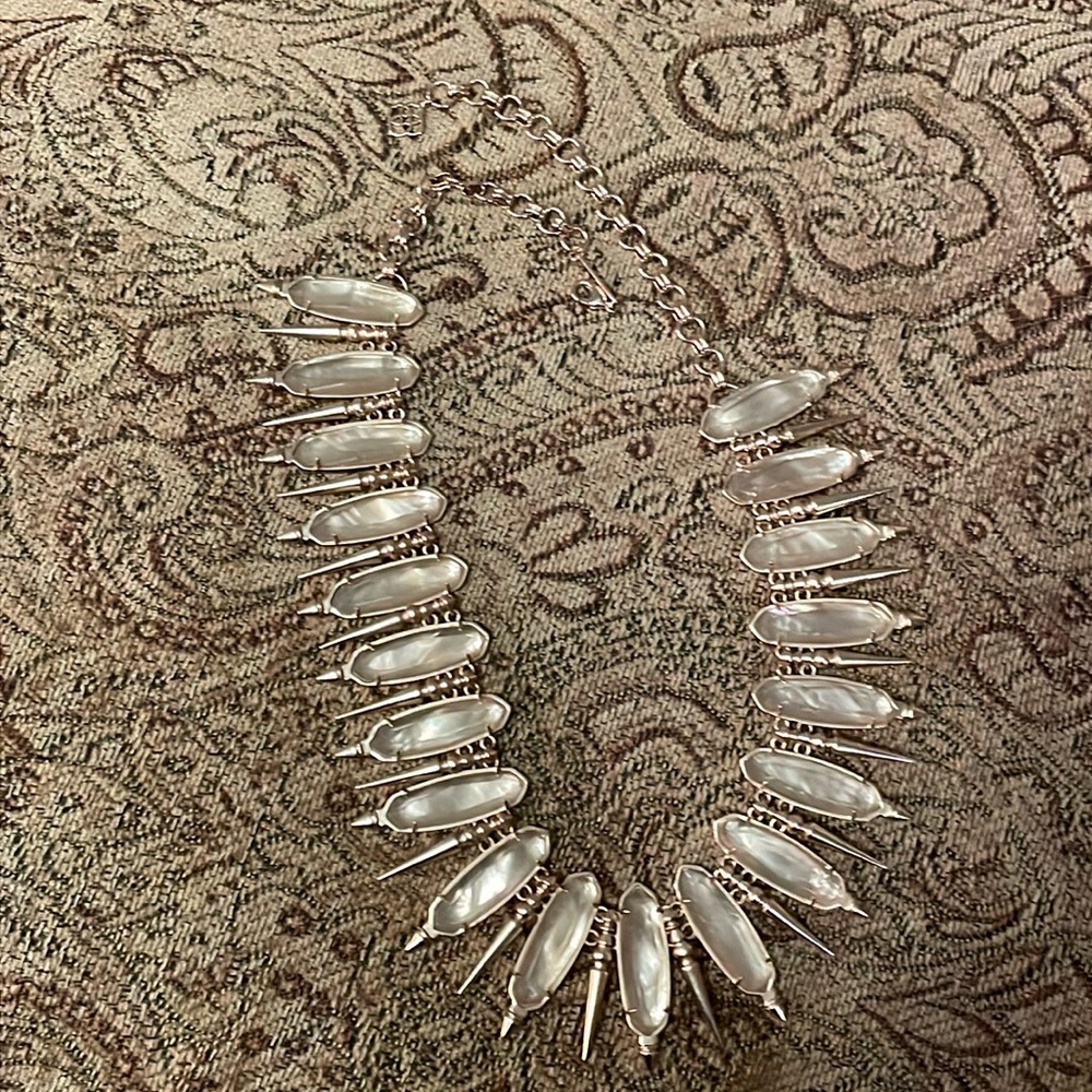 Kendra Scott Gwendolyn necklace in rose gold